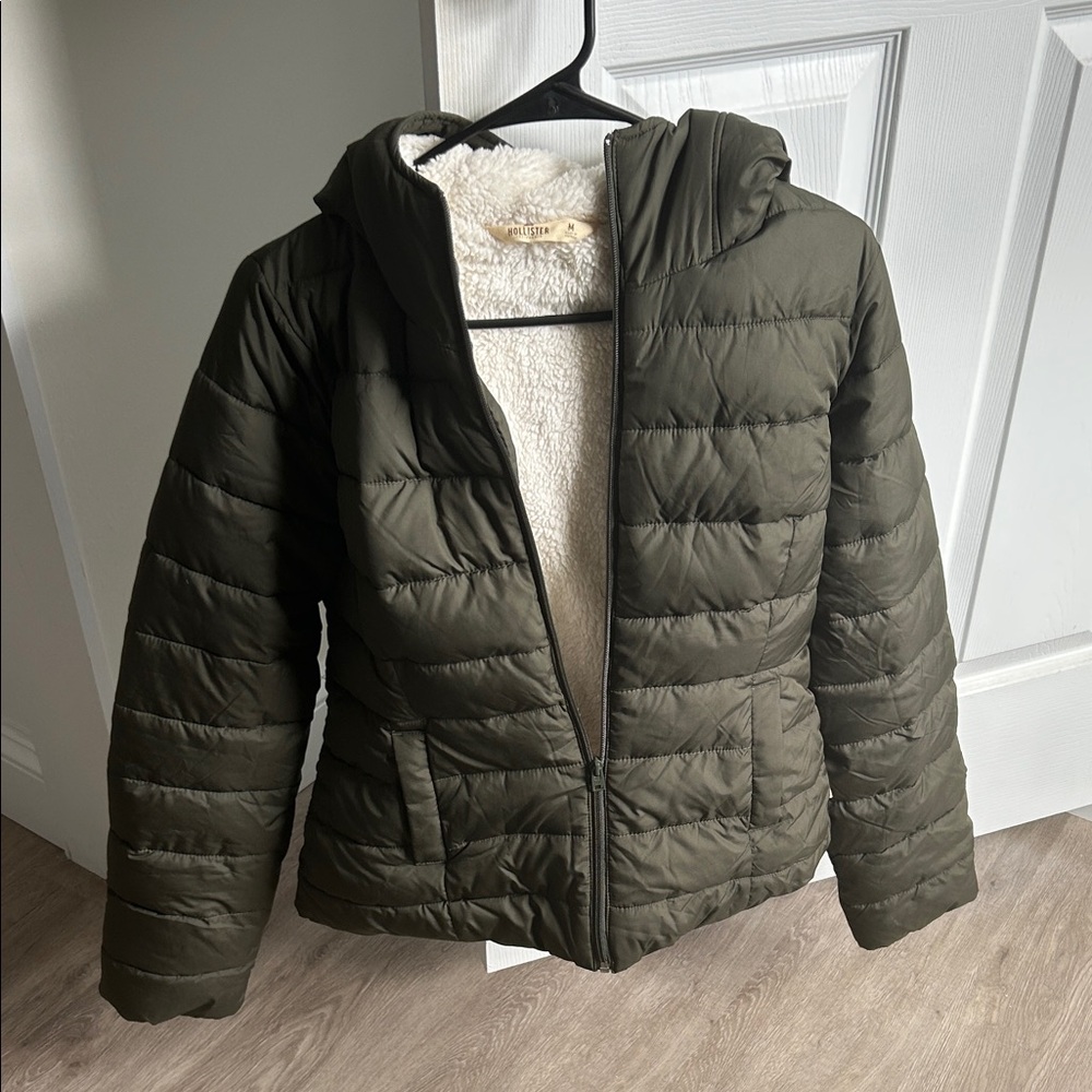 VINTAGE HOLLISTER PUFFER